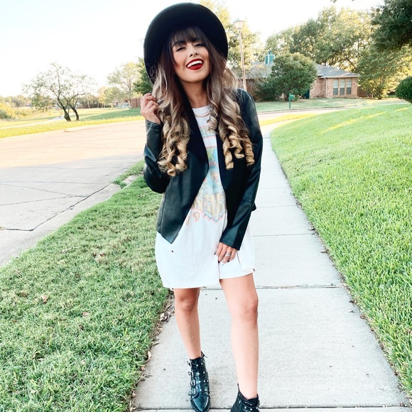 ✨ LIVE SHOW NOTIFICATION! ✨ - Picture 4 of 7